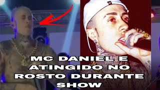 VEJA A REAÇÃO DO MC DANIEL A SER  ATINGIDO NO ROSTO DURANTE SHOW "DESANIMADORA "