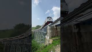 KERETA API CEREMAI MELINTASI JEMBATAN #kai #keretaapi #keretaapiindonesia #sepur #railroad