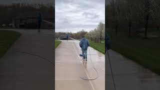 QUICK DRIVEWAY CLEANING… #pressurewashing #beforeandafter #concretecleaning #sidehustle #cleaning