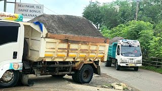 Mobil Dump Truk Isusu Kanter Jomplang Muatan Tinggi Menggunung