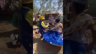 Liliana bailando con su padre Yhony Mamani de Tarqueada Villarroel A