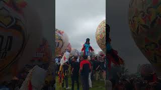 wow manusia ayam nonton balon raksasa #videoshorts #viral #wongjowo #yearforyou