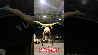 Calisthenics movements.                 کلیستنیکس پرس هنداستند روی تک میله #کلیستنیکس #هنداستند