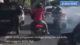 Aksi kejar kejaran anggota bnn dengan pengedar narkoba. dari  motor diseret hingga terbakar