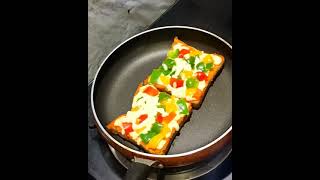 Homemade Pizza 🍕 in just 5 mins ||Easy and delicious snacks with bread