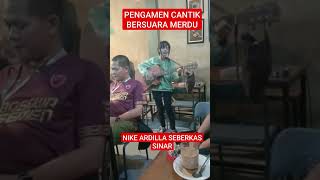 🔴PENGAMEN CANTIK BERSUARA MERDU ,NYANYIKAN LAGU NIKE ARDILLA⁉️SEBERKAS SINAR#shorts  #shortvideo