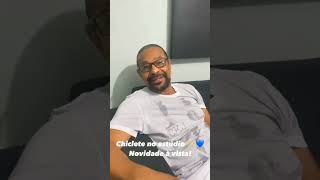 Chiclete no estúdio! Novidades avista!