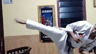 latihan shokuto geri karate