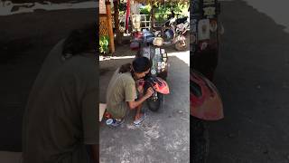 melukis ke timur | lukis di bodi vespa touring #shortvideo #shorts #art #lukisan