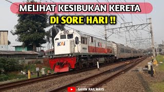 melihat kesibukan kereta jarak jauh ( KAJJ ) di sore hari !!