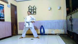 BEGINI CARA KARATE GOKASI MELATIH TENDANGAN @madedharmawan3789 chnnel