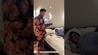 🥰✨️ #JulianGil 💕 Sorprende en PIJAMA a Valeria por su Cumpleaños 🎂