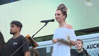 Hollie Smith along with Hātea Kapahaka perform 'Bathe in the river' in Te Reo Māori