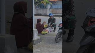 Tindakan bapak TNI menunjukkan bahwa merakyat