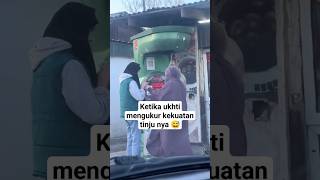 ukhti tes kekuatan tinju nya 😅