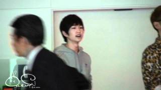 [fancam] 110513 SHINee Onew arrives Japan Haneda Airport