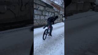 Полицейский разворот #даунхилл #мтб #bmx #велосипед #ебой #стритец #дроп #фрирайд #redbullrampage