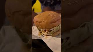 Zinger burger 😋 #shorts #youtubeshortsvideo #youtubeshorts #shortsvideo #trending #viral #trends