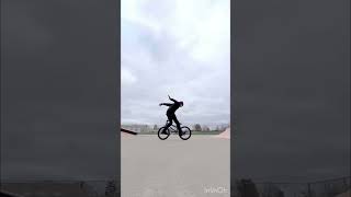 Bmx Cyclonic Double Peggerang to McCircle to Cyclone No Hander! 👊🔥💯 #bmx #flatland #stunt