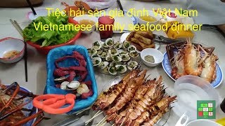 Vietnamese Family Seafood Dinner [Visiting Vietnam Series] | Ăn tối hải sản gia đình Việt Nam - #136