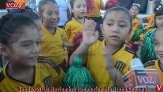 Infantes divertidos en desfile de la Revolución Mexicana