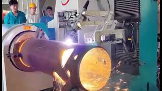 Customizable large diameter pipe cutting robot