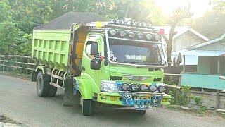 Dump Truk Pasir HINO DUTRO Jomplang muatan pasir Full Bak