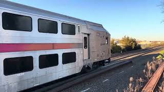 NJT7059 leads NJT 5742 departs Dunellen w/ 2 SAAHC’s A Jingle bells & Rudolph The Red Nosed Reindeer