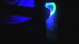 Escribe en la oscuridad con una linterna uv