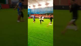 আরেকটু সুন্দর করে যদি খেলা যেত #dilwarmamun #americanfootball #shortvideo #unfrezzmyaccount #indoor