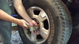 How to Remove a Wheel Lock From a Ford Truck