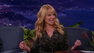 Melissa Rauch busty and all shook up!  #1. VIDEO LOOP!