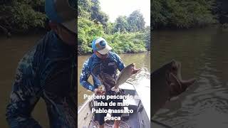 Parceiro pescando Jatuarana na linda de mãe