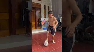 Nhận bóng ở thế quay lưng xử lý sao ae#bongda #thohuynh #football #theducthethao