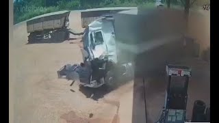 SUSTO NA BR-163! CARRETA INVADE POSTO DE COMBUSTÍVEL NO PARÁ