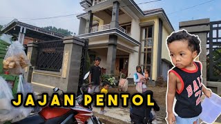 Beli sayur dan pentol di depan rumah