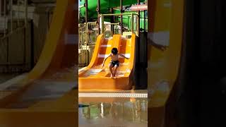 This 4-year-old's priceless reaction at California's Great America's Water Slide