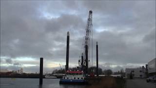 nieuwe palen in de wileminahaven in dordrecht