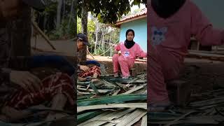 Si neng lagi bikin sapu lidi masyaallah #suasanapedesaan #shortvideo #kerajinan