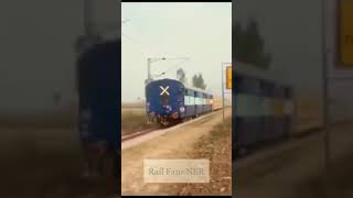 Gkp-Mln Gomtinagar Express कादीपुर सानी हाल्ट से तूफानी रफ्तार में निकलती हुई #shorts