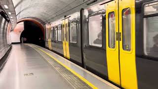 Tyne Wear metro arriving monument