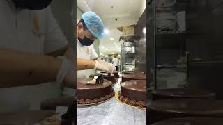 Decorating chocolate cake #short #cakedecoratingideas #chocolatecake #kabakerschannel