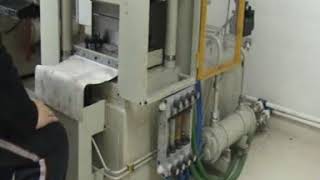 DİK PLASTİK ENJEKSİYON MAKİNESİ TEK İSTASYON  / VERTICAL PLASTIC INJECTION MACHINE SINGLE STATION