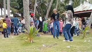 joget viral, fokus pada si baju hitam