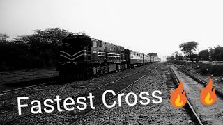 Pakistan Railways || Sir Syed  Express Fastest cross Millat Express at Chak Jhumra Junction