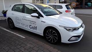 Der Golf 8 von Volkswagen in der Nahaufnahme / Bestes Auto kaufen