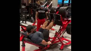 Roelly winklaar training legs for Mr Olympia 2020