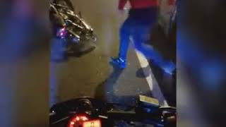 Motocicleta colisiona carro y trata  de escaparse (Pero no sabe lo que le espera) PIQUES PEREIRA