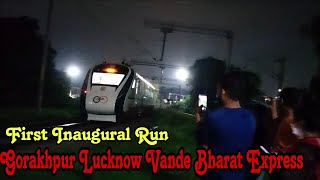 First Inaugural Run Gorakhpur Lucknow Vande Bharat Express Lucknow Gate Number 2 Se Jati Hui |