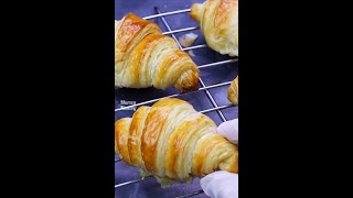 الكرواسون الفرنسي بالطريقة الأصلية |croissant #shorts